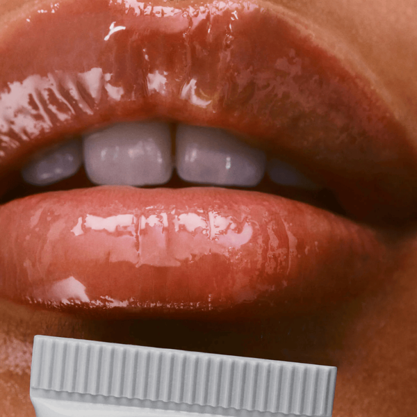 Peptide lip treatment - CARAMELIZED BANANA 10ml Fotografie de Produs Rhode cosmetica Hair Shop Chisinau - foto Moldova